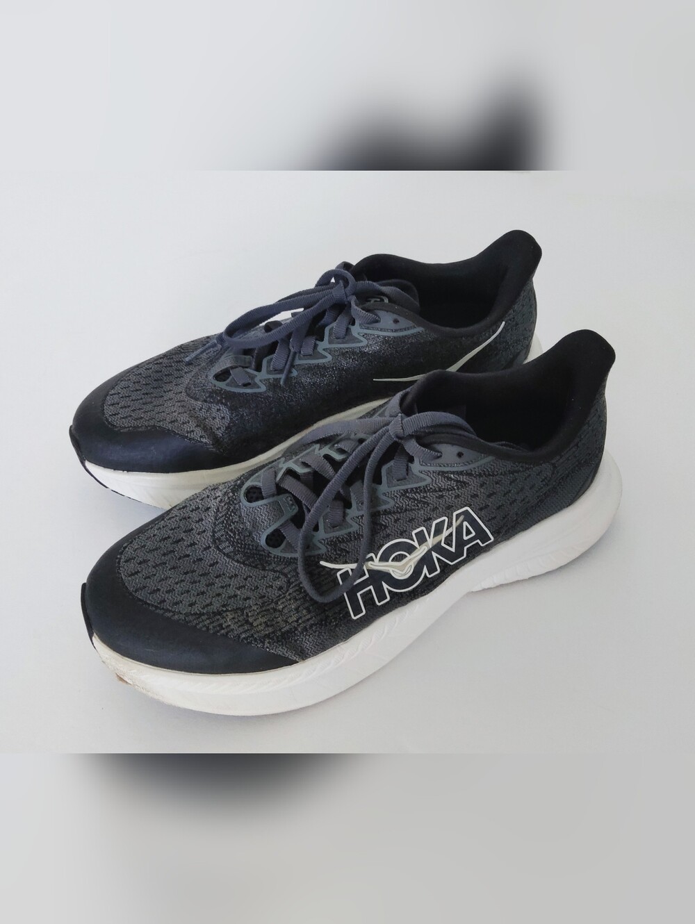Hoka Black & Gray Unisex Sneakers. Men's Size 5.5-6 MD US. Women's 7 US. Pre-own